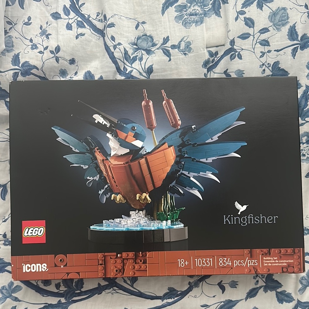 LEGO Kingfisher with Blue and Brown Bricks